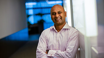 Uśmiechnięty mężczyzna